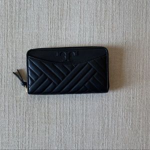 << tory burch alexa wallet >>